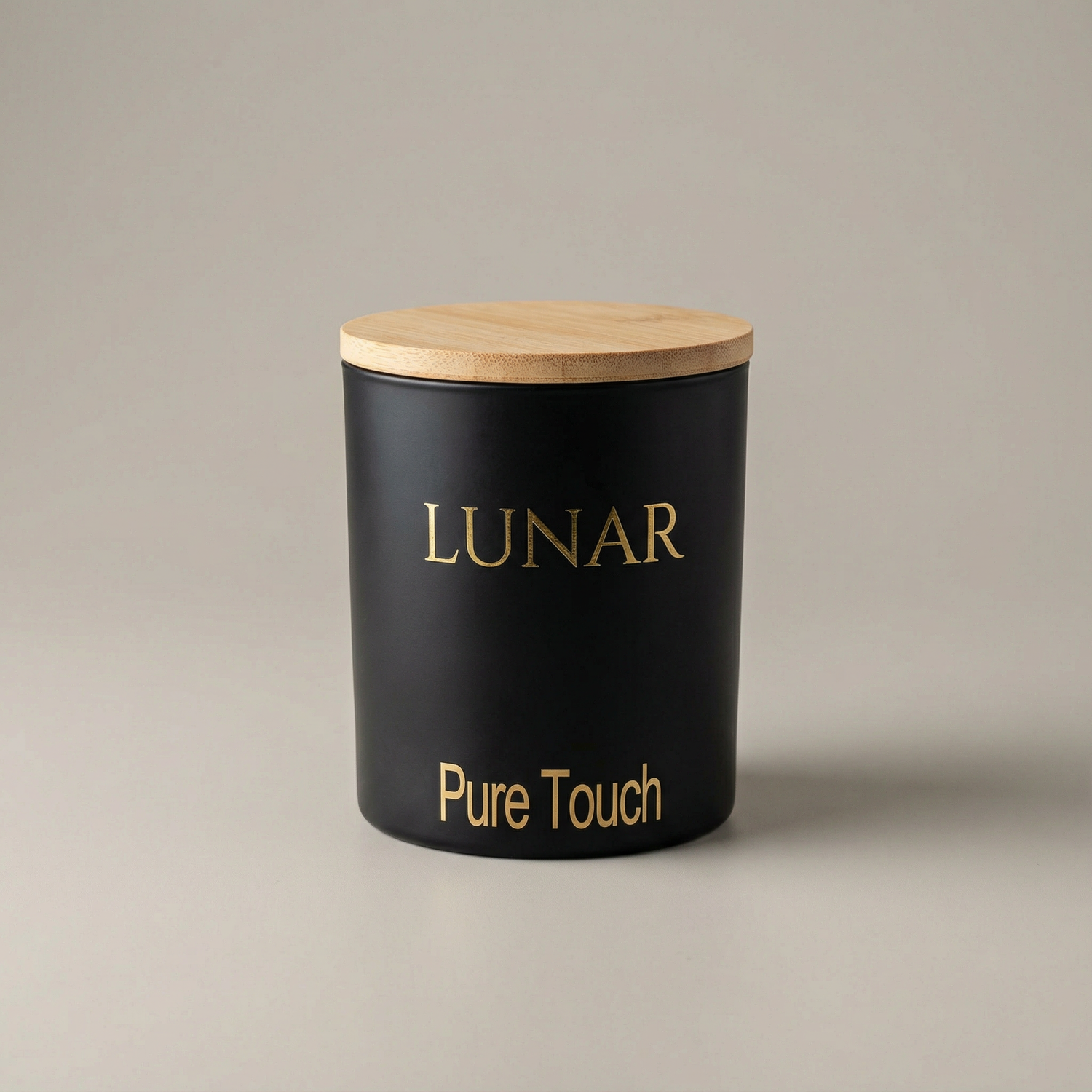 Αρωματικό κερί LUNAR Pure Touch σε μαύρο ματ ποτήρι με ξύλινο καπάκι και ξύλινο φυτίλι – premium home fragrance and gifts